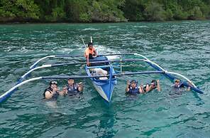 Buena Lynne White Beach Puerto Galera