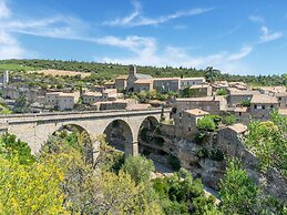 Minerve Holiday Home With Garden