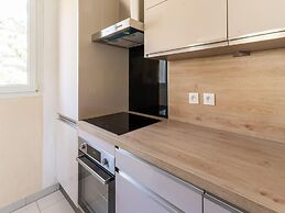 Minerve Holiday Home With Garden