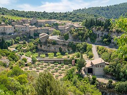 Minerve Holiday Home With Garden