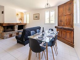 Minerve Holiday Home With Garden