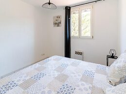 Minerve Holiday Home With Garden