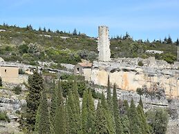 Minerve Holiday Home With Garden