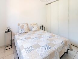 Minerve Holiday Home With Garden