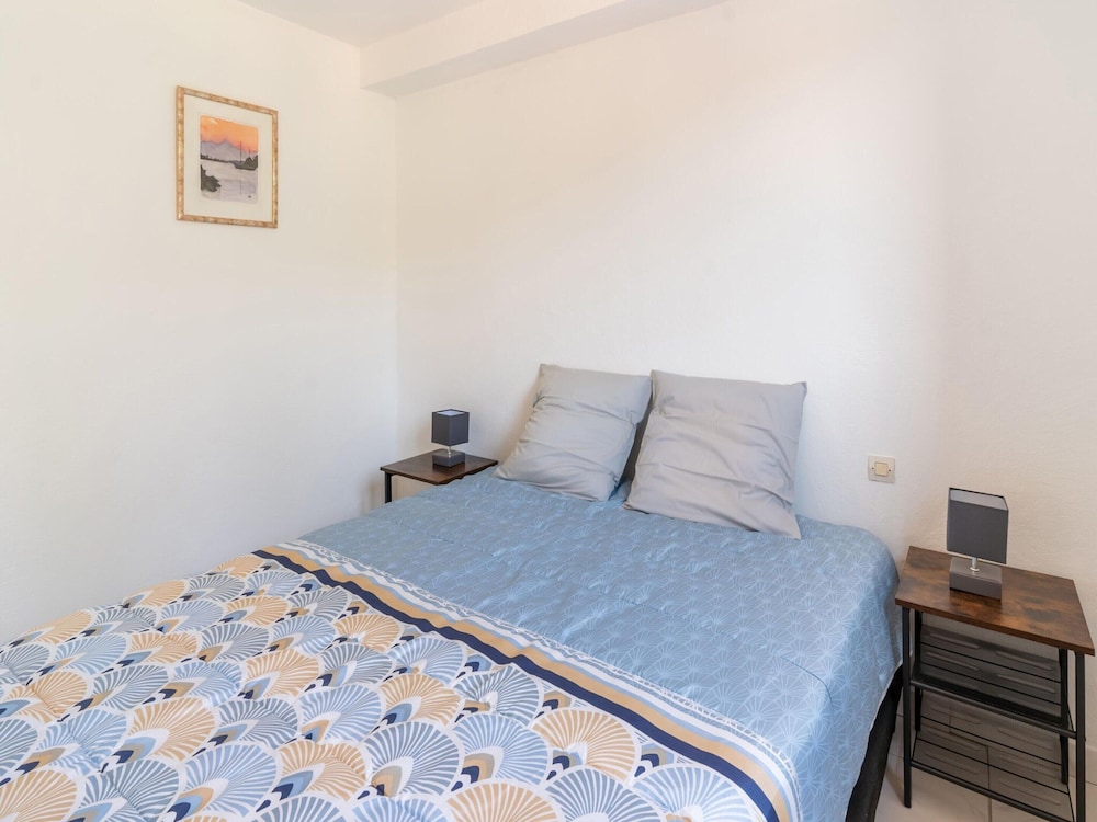 Minerve Holiday Home With Garden