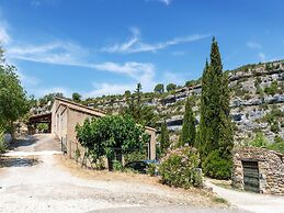 Minerve Holiday Home With Garden