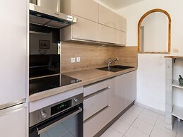 Minerve Holiday Home With Garden