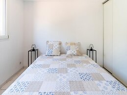 Minerve Holiday Home With Garden