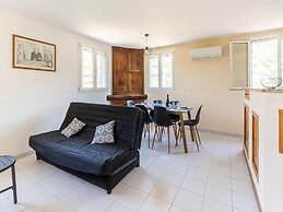 Minerve Holiday Home With Garden