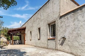 Minerve Holiday Home With Garden