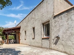 Minerve Holiday Home With Garden