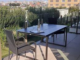 Spacious Apartment With Sunny Terrace