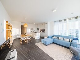 Spacious Apartment With Sunny Terrace