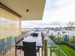 Spacious Apartment With Sunny Terrace