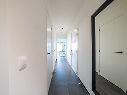 Spacious Apartment With Sunny Terrace