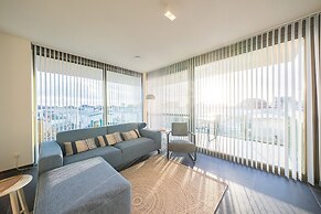 Spacious Apartment With Sunny Terrace