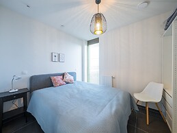 Spacious Apartment With Sunny Terrace