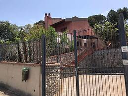 Belvilla by OYO Trabia Home