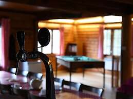 Spacious 8-bedroom Chalet