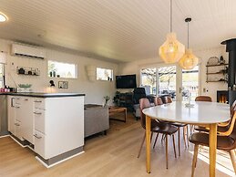 6 Person Holiday Home in Hojslev