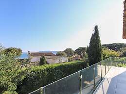 Cheerful Holiday Home in Grimaud With Private Pool