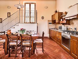 Tranquil Chianti Escape for 4