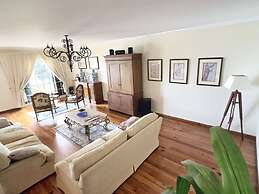 Quinta Martin Modern Retreat