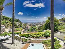 Quinta Martin Modern Retreat