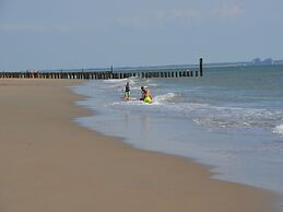 Holiday Home in Dishoek by the Beach