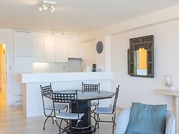 Spacious Apartment With Direct sea View