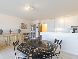 Spacious Apartment With Direct sea View