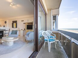 Spacious Apartment With Direct sea View