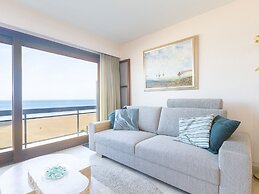 Spacious Apartment With Direct sea View