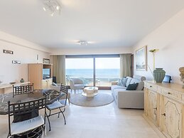 Spacious Apartment With Direct sea View