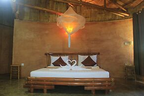 Hanchey Bamboo Resort