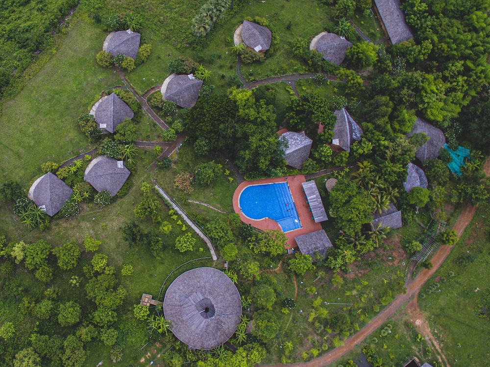 Hanchey Bamboo Resort