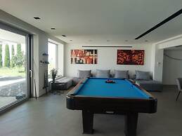 Villa in Patras With Pool Near Beach