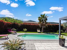 Beautiful Holiday Home With Swimming Pool