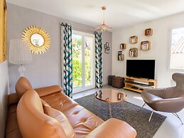 Beautiful Holiday Home With Swimming Pool