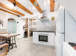 Stylishly Decorated Apartment With Private Terrace