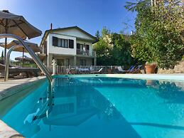 Hillside Pool & Spa Retreat