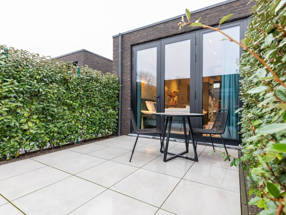 Romantic Getaway With Garden