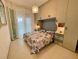 Seaview Caorle Apartment With Pool