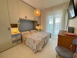 Seaview Caorle Apartment With Pool