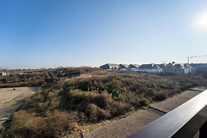 Apartment on Beach Near Town Center
