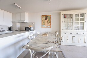 Apartment on Beach Near Town Center