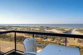 Apartment on Beach Near Town Center
