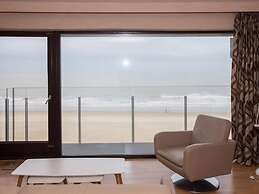 Beachfront Bliss With Parking