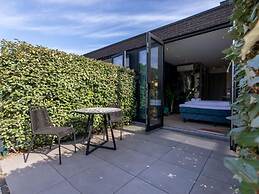Romantic Garden Stay