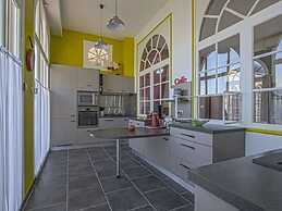 Bright Holiday Home With Garden